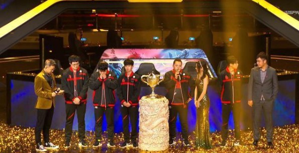 LNG Esports 和 Top Esports 在 LPL Split 2 2025 中获得胜利
