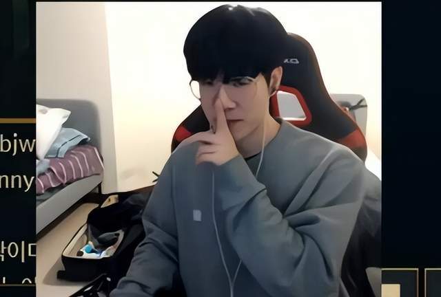 ZywOo 发布限量版游戏鼠标垫：“The Chosen Mousepad”