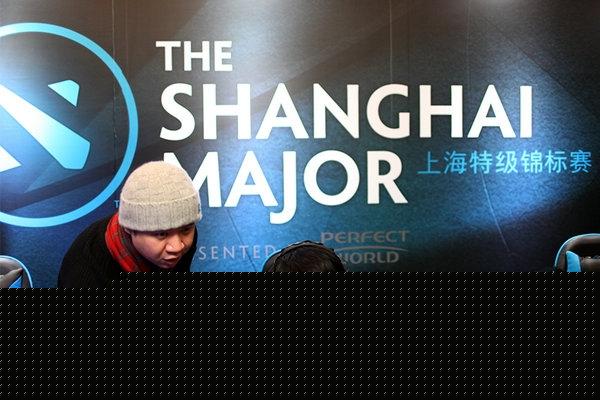 G2官方海报庆祝夺冠：12-0已经完成 我们是LEC的王者！